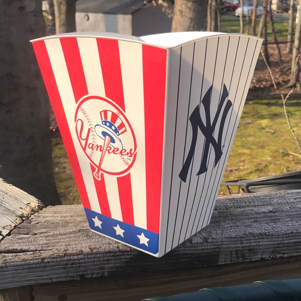 NY Yankees Souvenir Popcorn Container